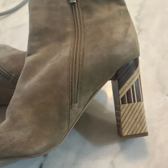 Vince Camuto Stylish Suede Tan Ankle Boots With Fun 4” Heels - Picture 7 of 10